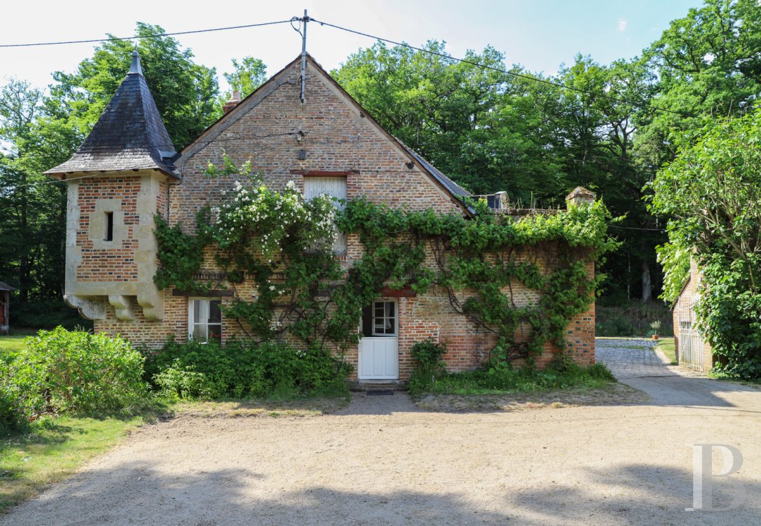 En Sologne, proche de Chambord, dans un paysage de forêts et d’étangs, l’ancien pavillon de défense d’un château du 16e siècle transformé en gîte - photo  n°19